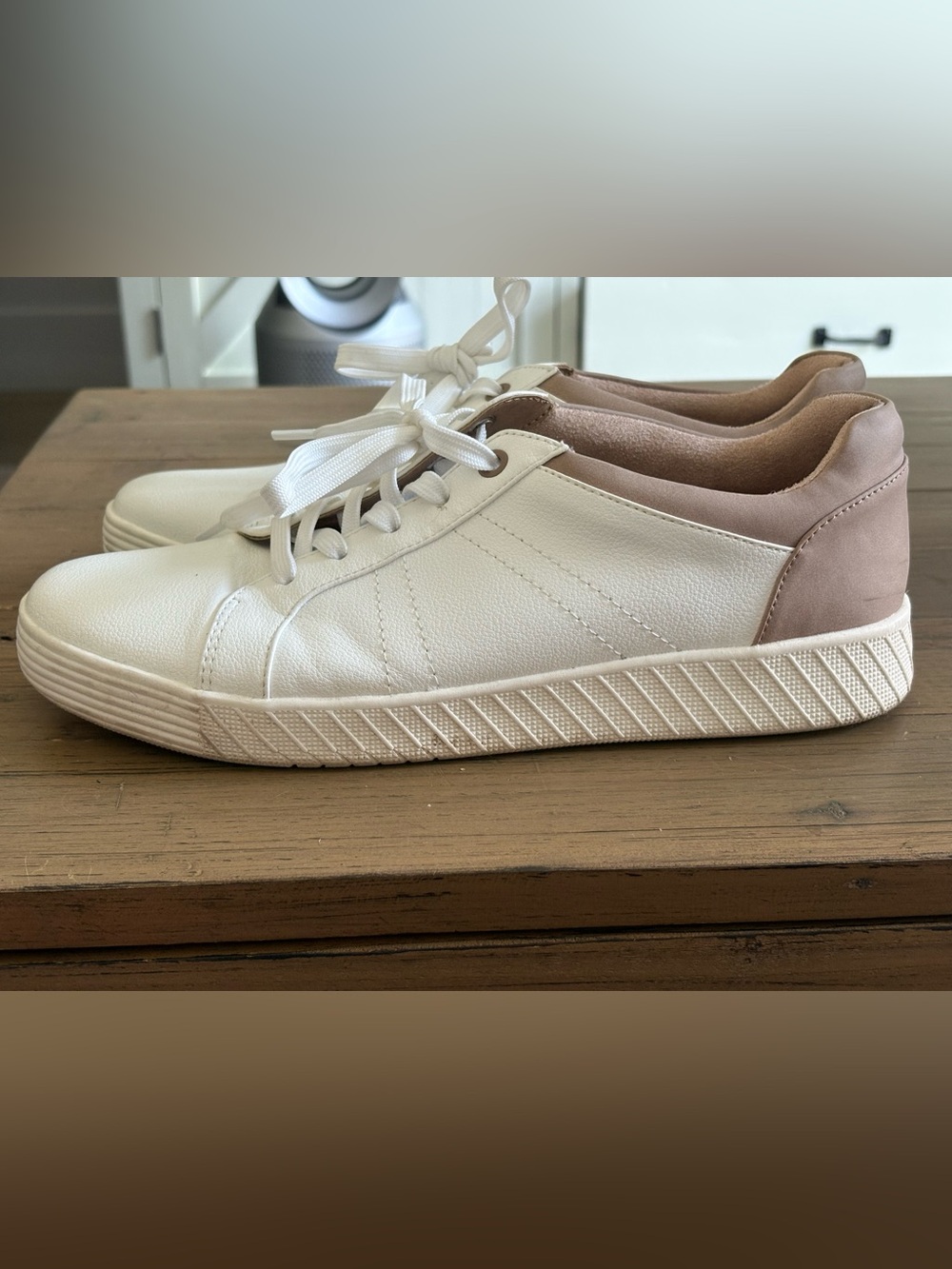 Naturalizer Soul White Leather Lace-Up Sneakers